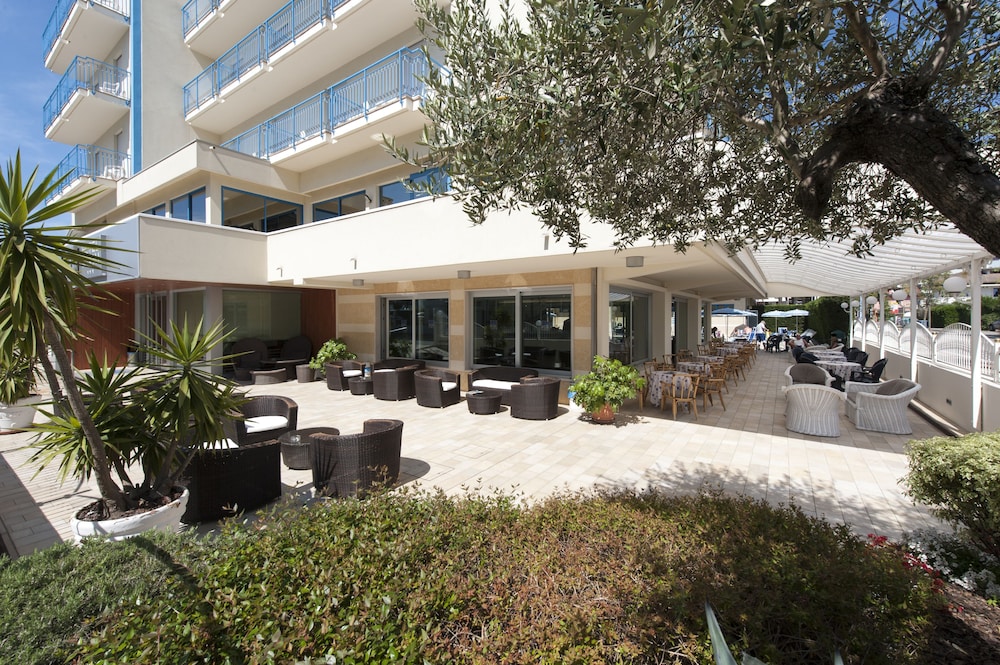 Hotel Miami — Hotel building in Jesolo, Veneto