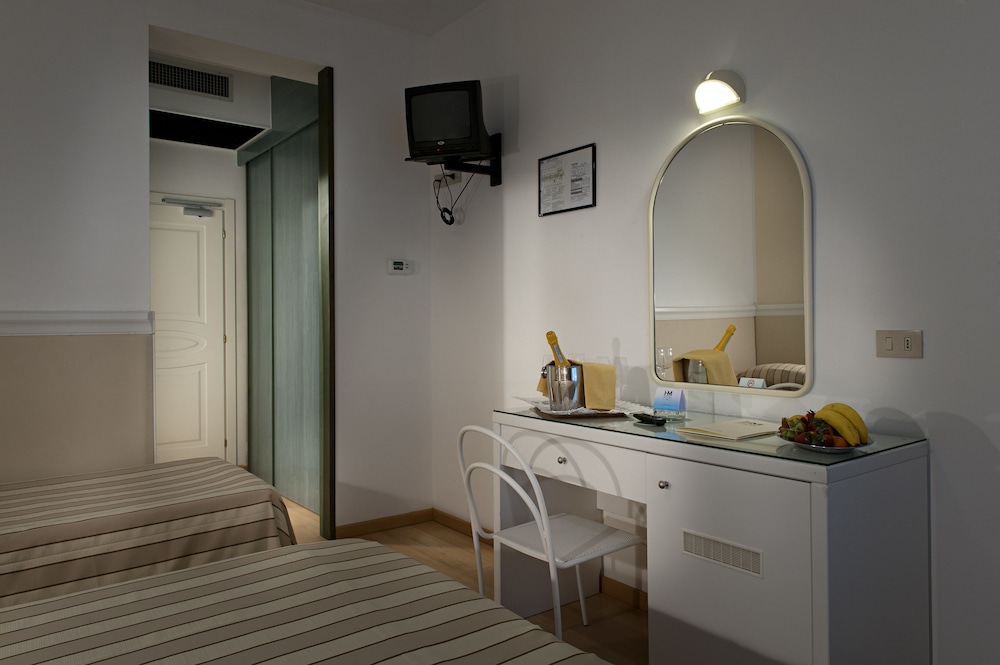 Hotel Miami — Hotel rooms in Jesolo, Veneto