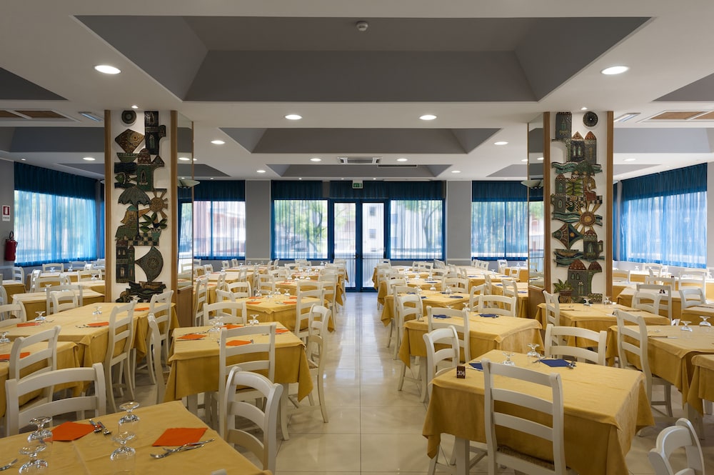 Hotel Miami — Restaurant & bars in Jesolo, Veneto