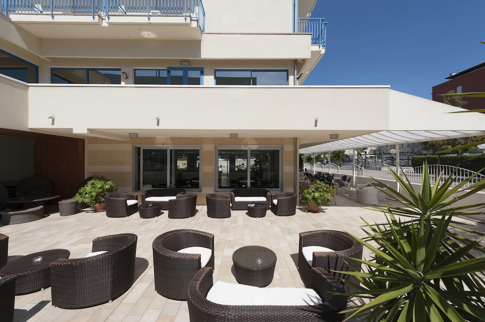 Hotel Miami — Hotel building in Jesolo, Veneto