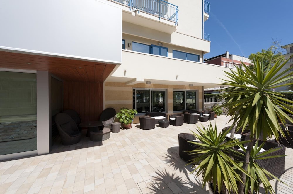 Hotel Miami — Hotel building in Jesolo, Veneto