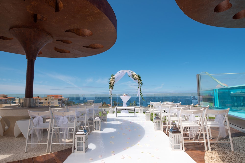 GF Victoria — Hotel building in Costa Adeje, Canary Islands