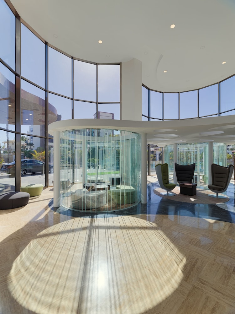 GF Victoria — Hotel building in Costa Adeje, Canary Islands
