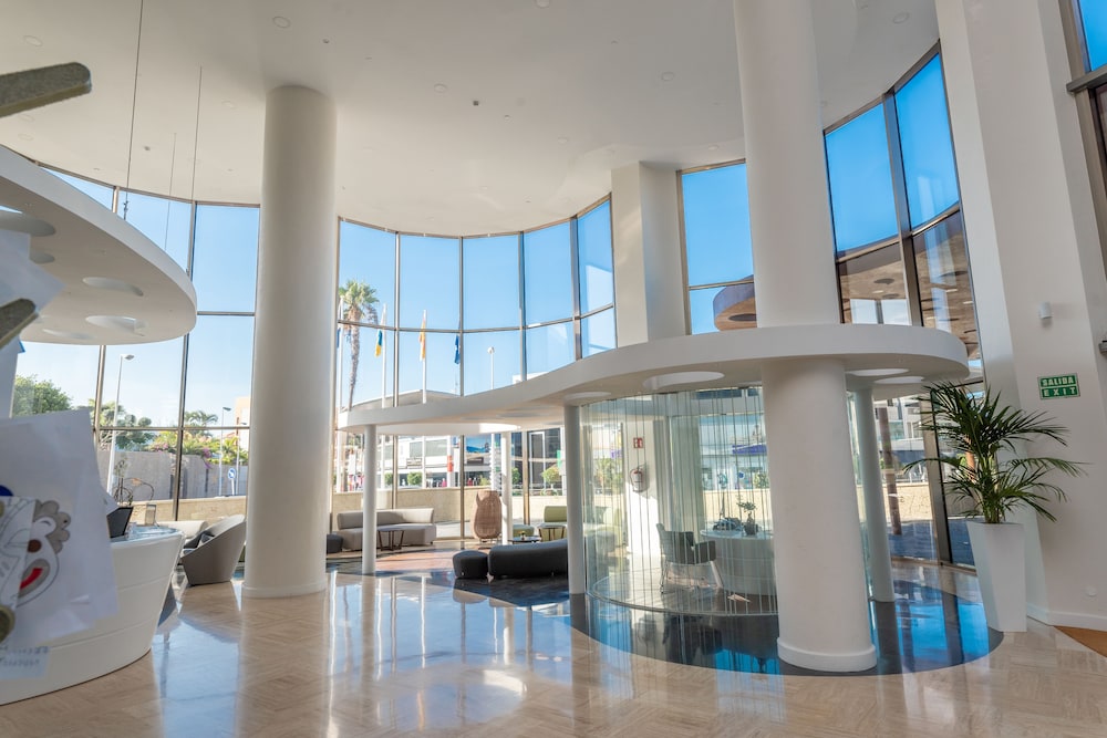 GF Victoria — Hotel building in Costa Adeje, Canary Islands