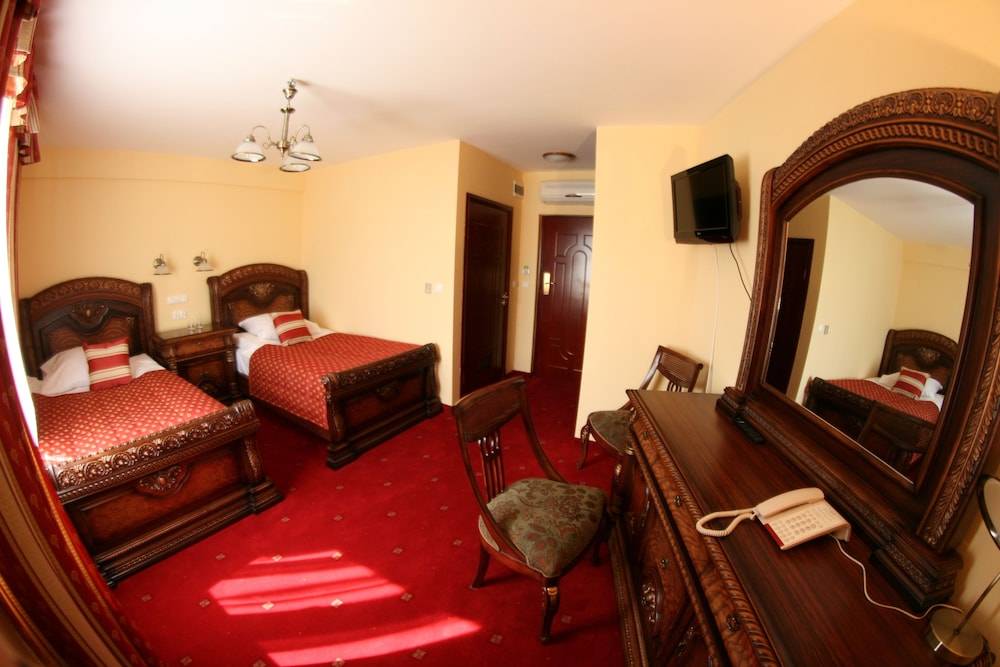 Hotel Daisy Superior — Hotel rooms in Krakow, Lesser Poland