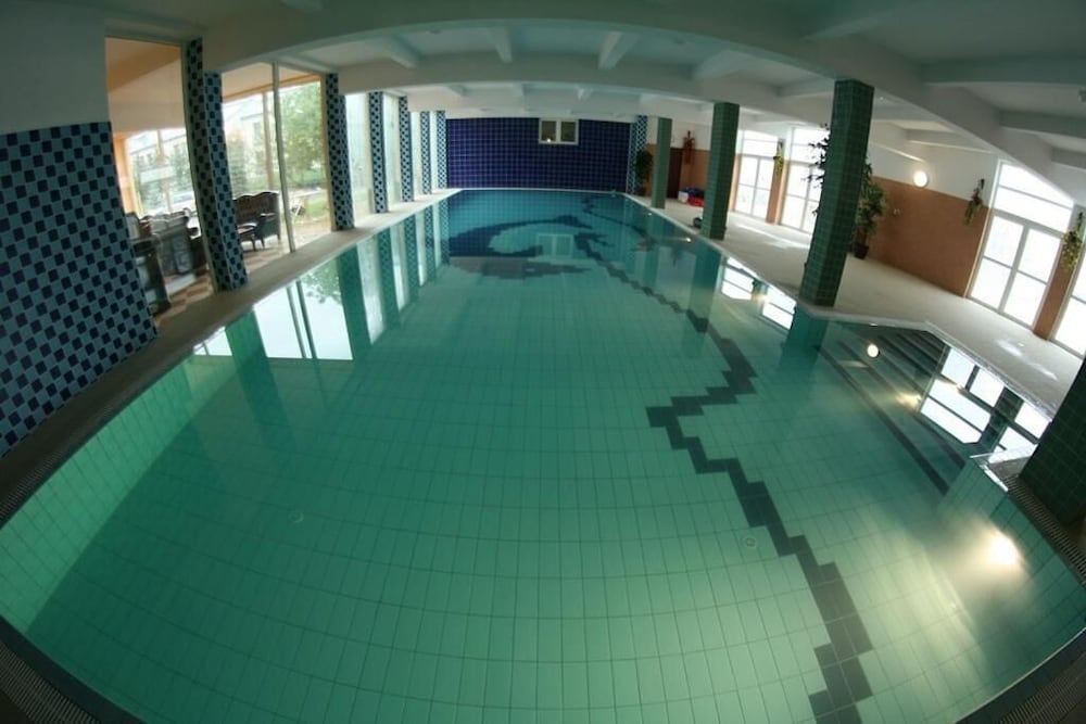 Hotel Daisy Superior — Swimming pool in Krakow, Lesser Poland