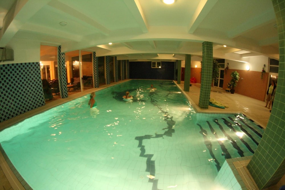 Hotel Daisy Superior — Swimming pool in Krakow, Lesser Poland