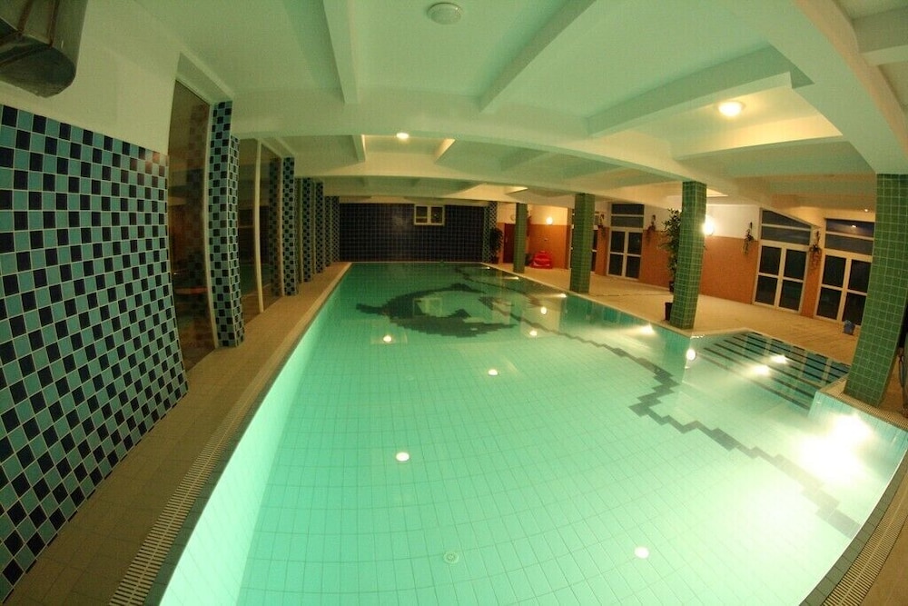 Hotel Daisy Superior — Swimming pool in Krakow, Lesser Poland