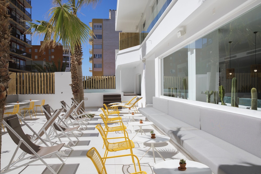 Hotel whala!fun — Hotel building in Playa de Palma, Balearic Islands
