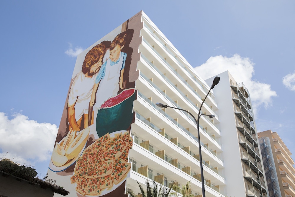 Hotel whala!fun — Hotel building in Playa de Palma, Balearic Islands