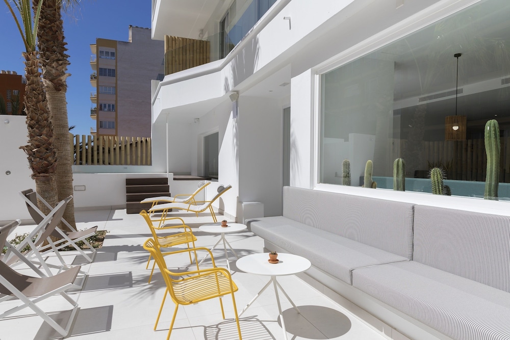 Hotel whala!fun — Hotel building in Playa de Palma, Balearic Islands