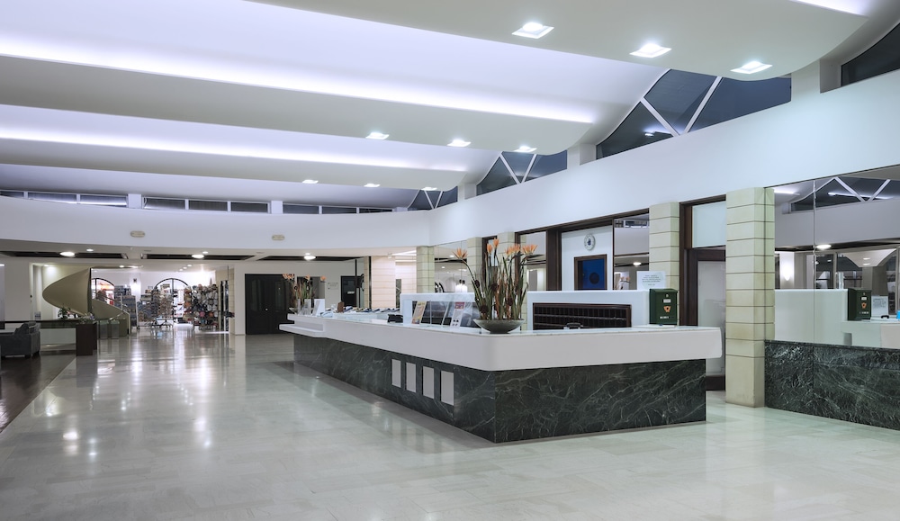 Apollo Beach — Hotel building in Faliraki, South Aegean