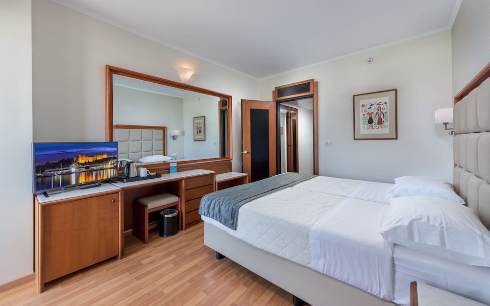 Apollo Beach — Hotel rooms in Faliraki, South Aegean