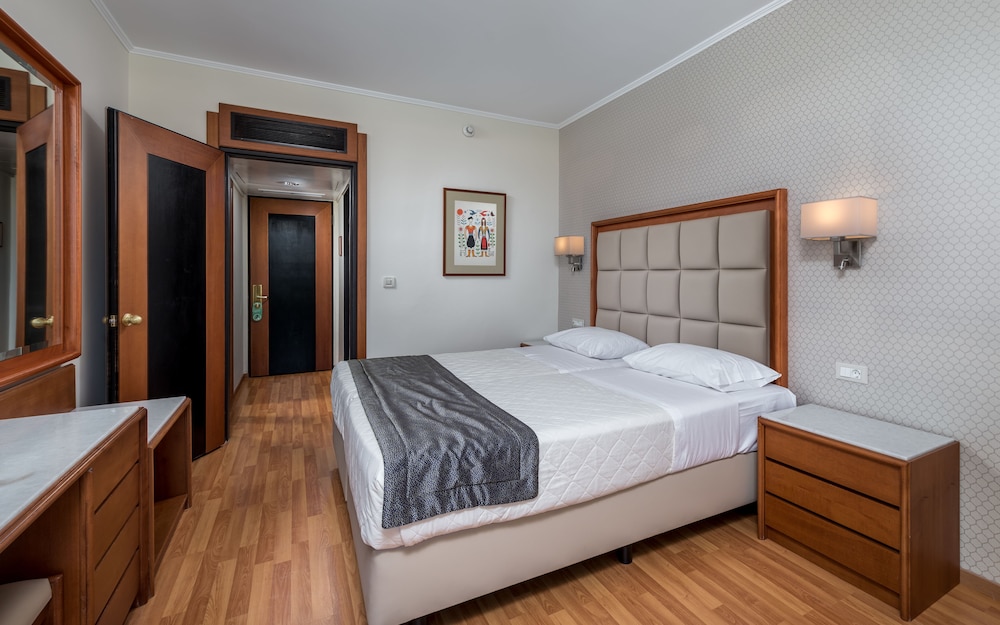 Apollo Beach — Hotel rooms in Faliraki, South Aegean
