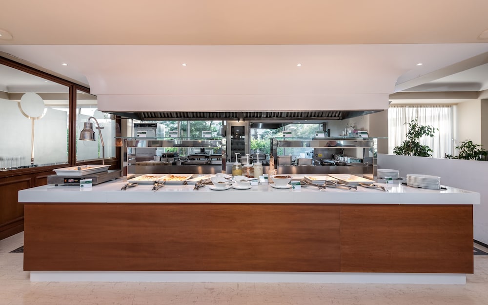 Apollo Beach — Restaurant & bars in Faliraki, South Aegean