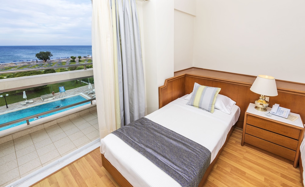 Apollo Beach — Hotel rooms in Faliraki, South Aegean