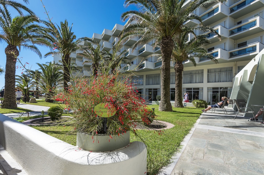 Apollo Beach — Hotel building in Faliraki, South Aegean