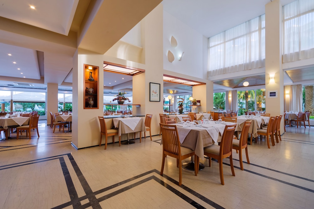 Apollo Beach — Restaurant & bars in Faliraki, South Aegean