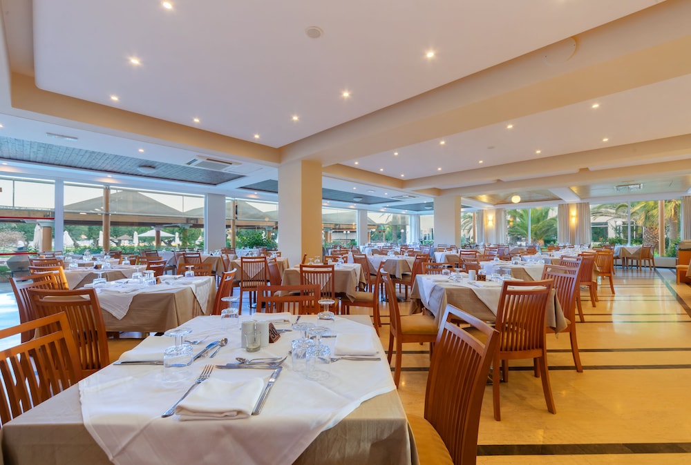 Apollo Beach — Restaurant & bars in Faliraki, South Aegean