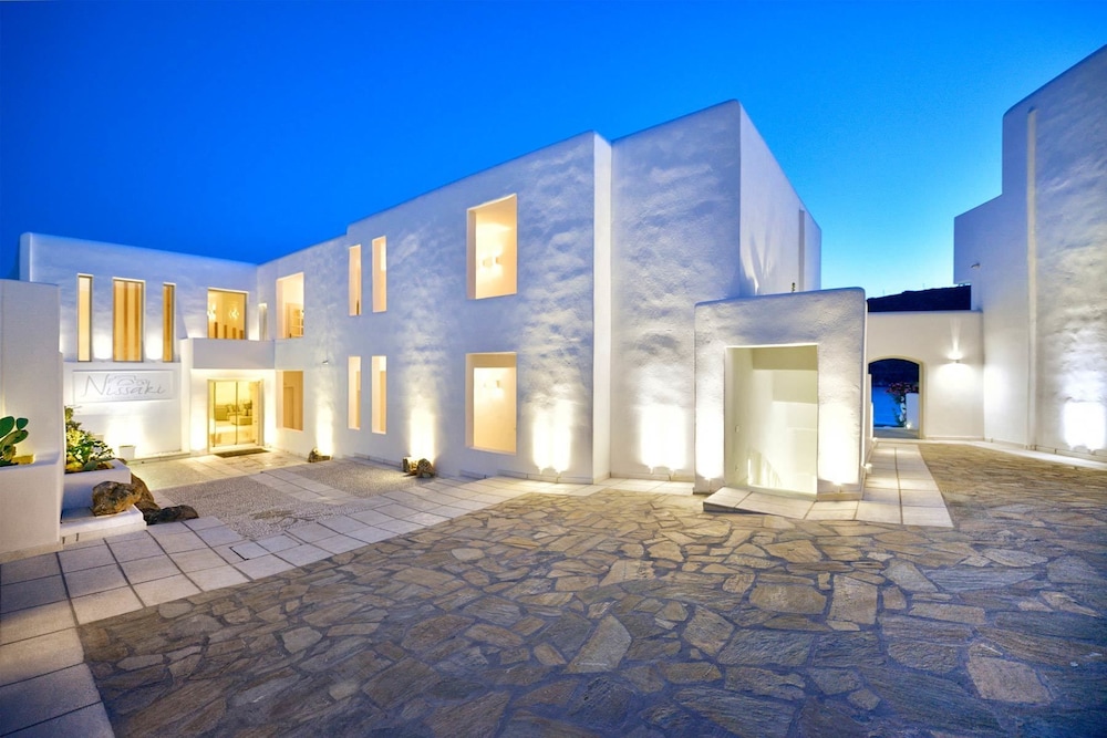 Nissaki Boutique Hotel — Hotel building in Plati Gialos, South Aegean