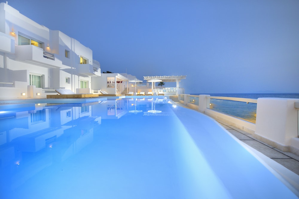 Nissaki Boutique Hotel — Swimming pool in Plati Gialos, South Aegean