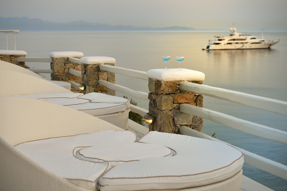 Nissaki Boutique Hotel — Restaurant & bars in Plati Gialos, South Aegean