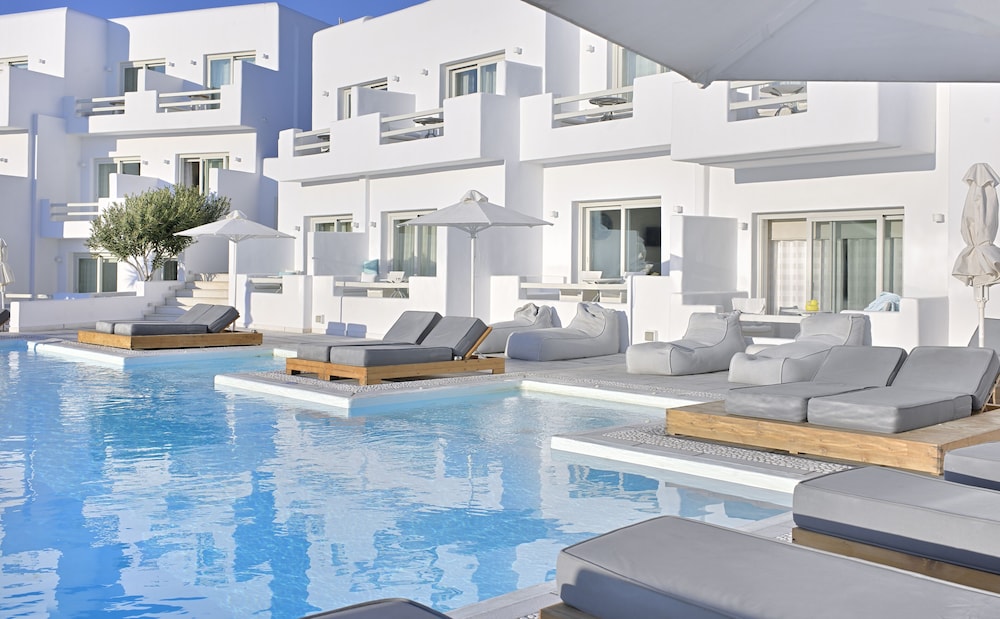 Nissaki Boutique Hotel — Swimming pool in Plati Gialos, South Aegean