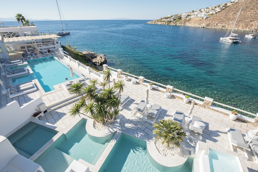 Nissaki Boutique Hotel — Swimming pool in Plati Gialos, South Aegean