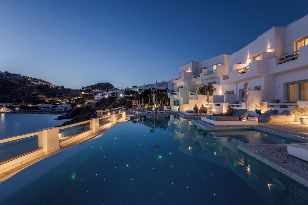 Nissaki Boutique Hotel — Swimming pool in Plati Gialos, South Aegean