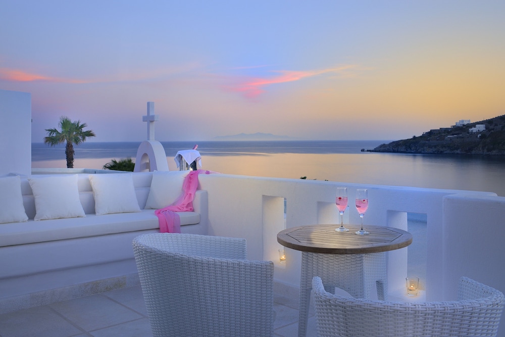 Nissaki Boutique Hotel — Restaurant & bars in Plati Gialos, South Aegean