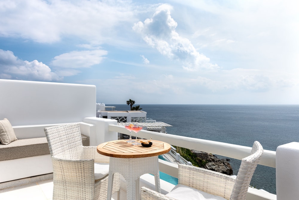 Nissaki Boutique Hotel — Hotel building in Plati Gialos, South Aegean