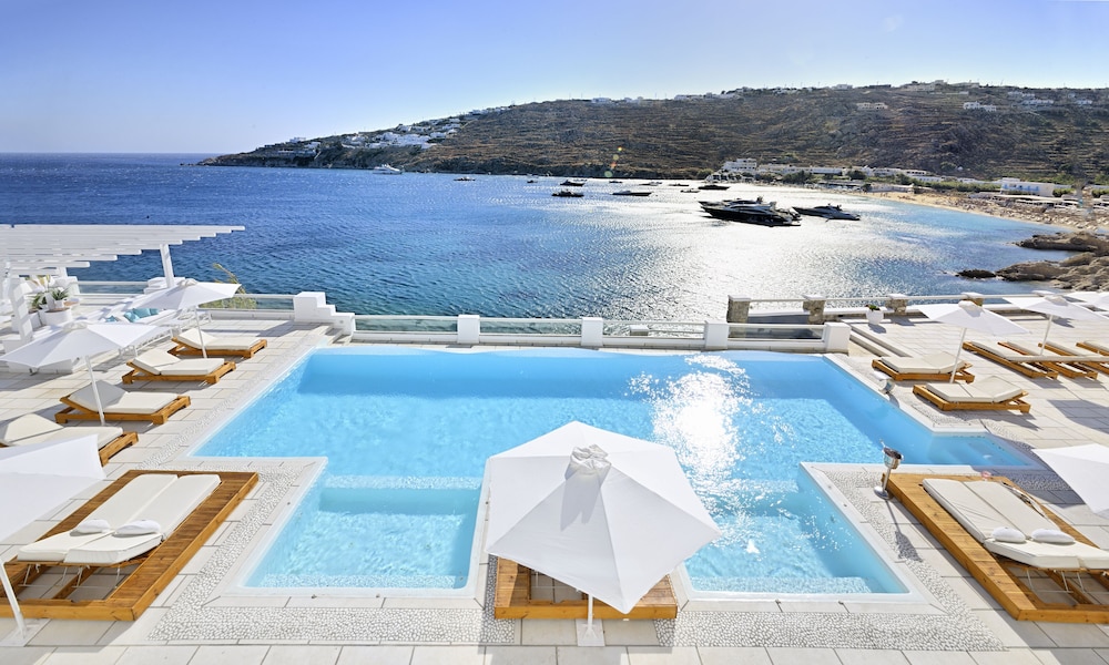 Nissaki Boutique Hotel — Swimming pool in Plati Gialos, South Aegean