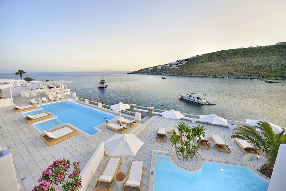 Nissaki Boutique Hotel — Swimming pool in Plati Gialos, South Aegean