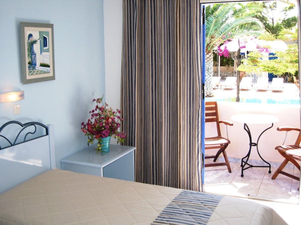 Paradise Resort — Hotel rooms in Akrotiri, South Aegean