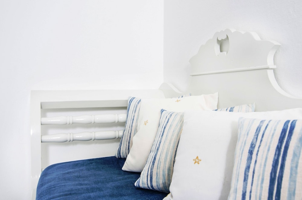 Paradise Resort — Hotel rooms in Akrotiri, South Aegean