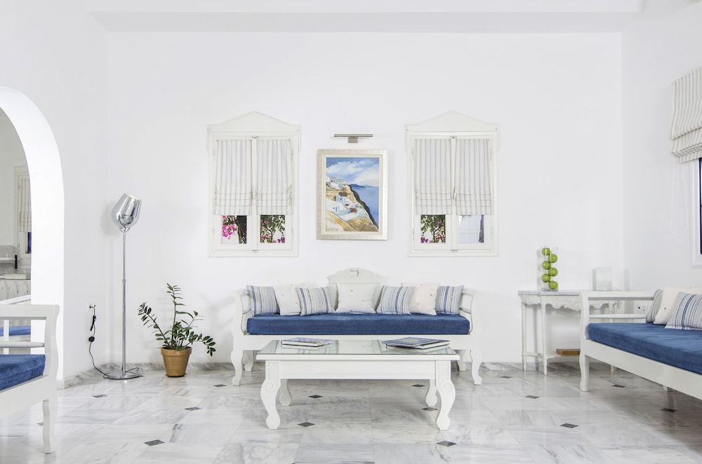 Paradise Resort — Hotel rooms in Akrotiri, South Aegean