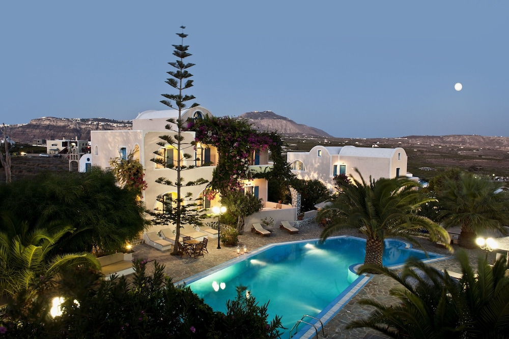 Paradise Resort — Swimming pool in Akrotiri, South Aegean