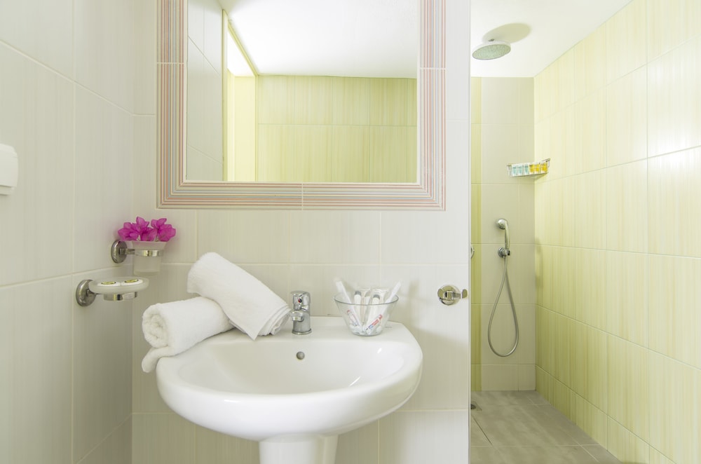 Paradise Resort — Hotel rooms in Akrotiri, South Aegean