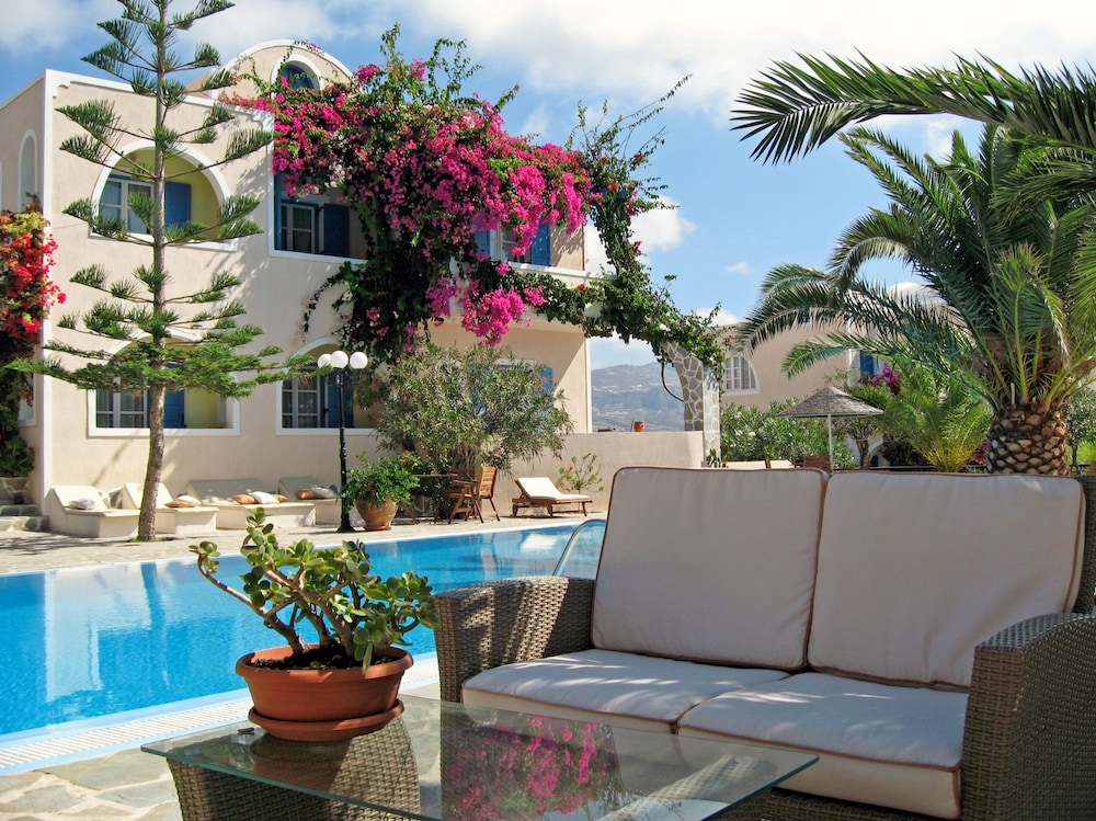 Paradise Resort — Swimming pool in Akrotiri, South Aegean
