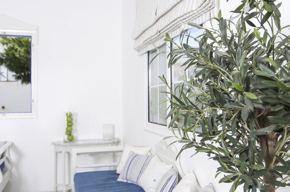 Paradise Resort — Hotel rooms in Akrotiri, South Aegean