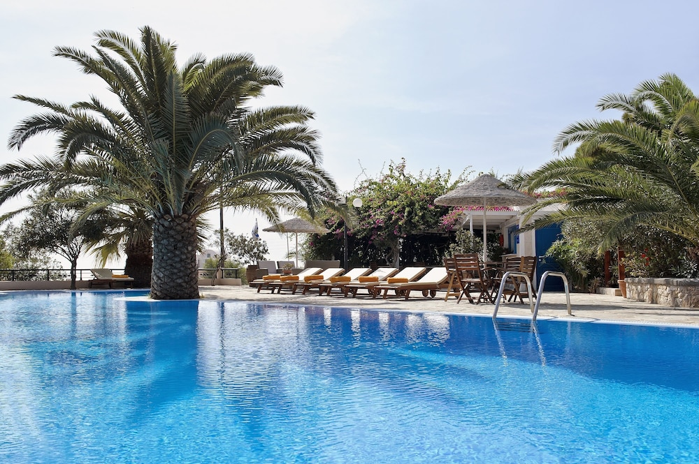 Paradise Resort — Swimming pool in Akrotiri, South Aegean