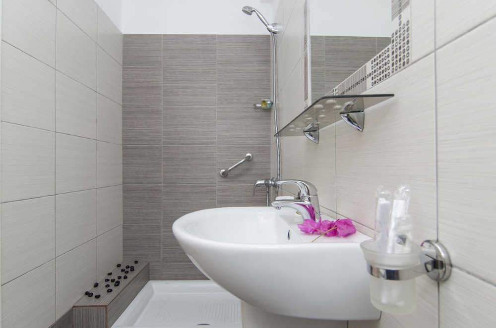 Paradise Resort — Hotel rooms in Akrotiri, South Aegean