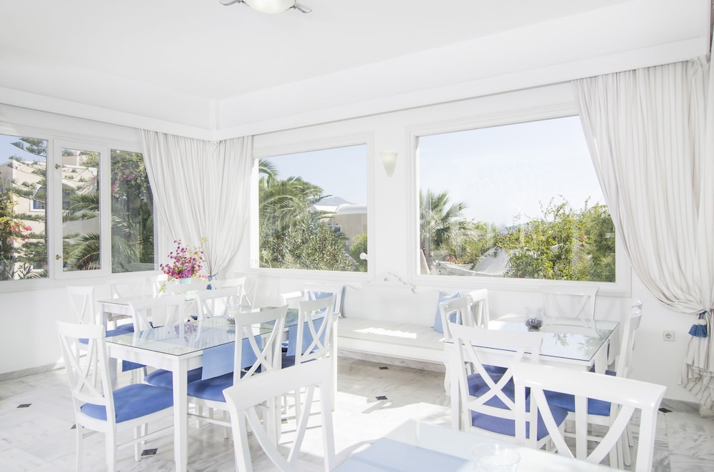 Paradise Resort — Restaurant & bars in Akrotiri, South Aegean