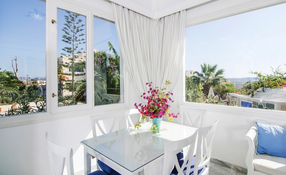 Paradise Resort — Hotel rooms in Akrotiri, South Aegean