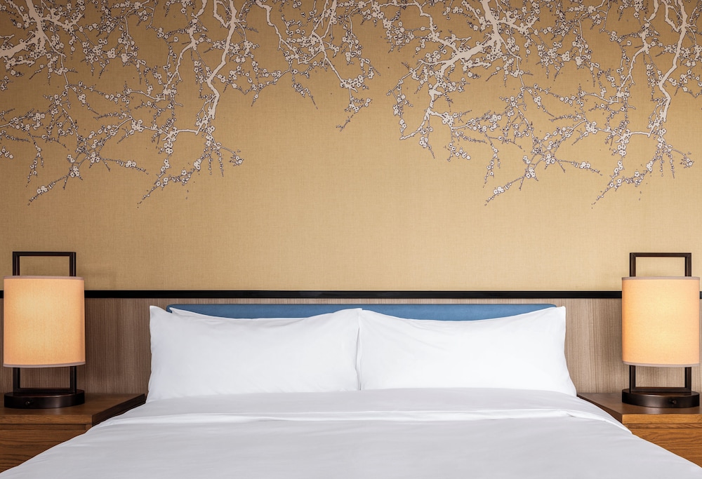 Harrah's New Orleans Hotel & Casino - A Caesars Rewards Destination — Hotel rooms in New Orleans, Louisiana