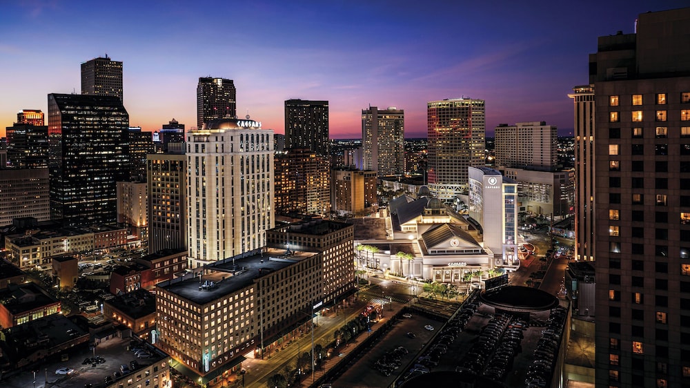Harrah's New Orleans Hotel & Casino - A Caesars Rewards Destination — Hotel building in New Orleans, Louisiana