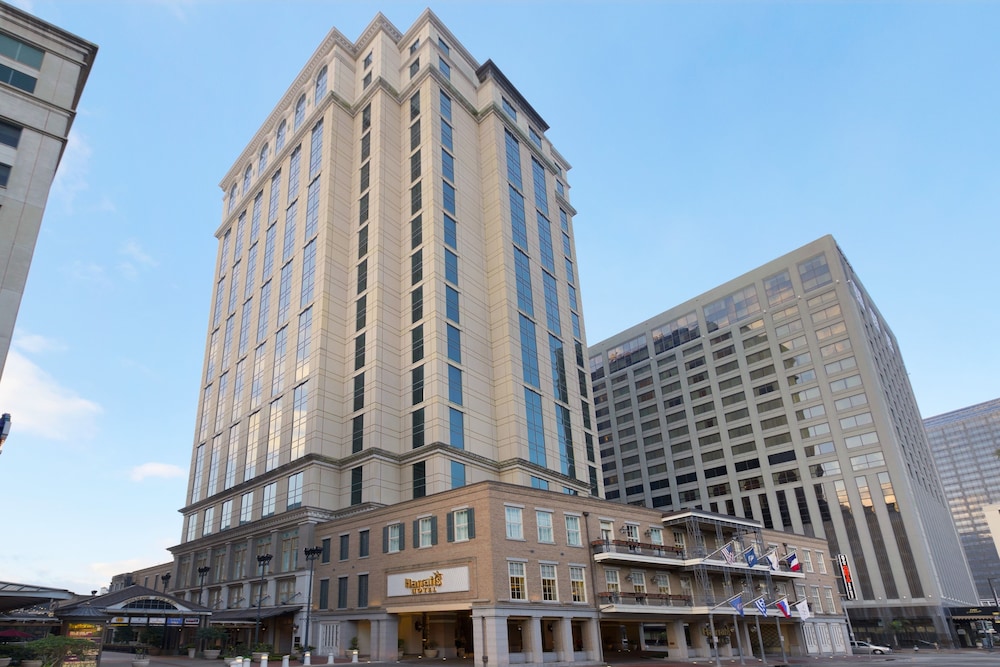 Harrah's New Orleans Hotel & Casino - A Caesars Rewards Destination — Hotel building in New Orleans, Louisiana