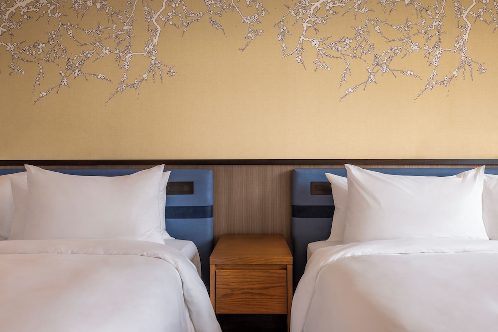 Harrah's New Orleans Hotel & Casino - A Caesars Rewards Destination — Hotel rooms in New Orleans, Louisiana
