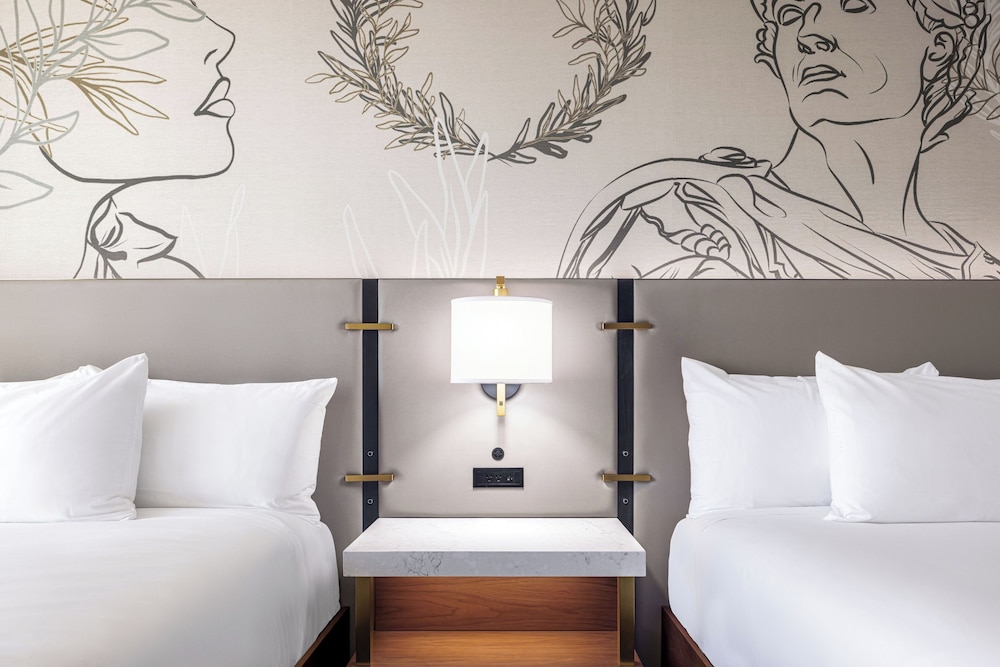 Harrah's New Orleans Hotel & Casino - A Caesars Rewards Destination — Hotel rooms in New Orleans, Louisiana