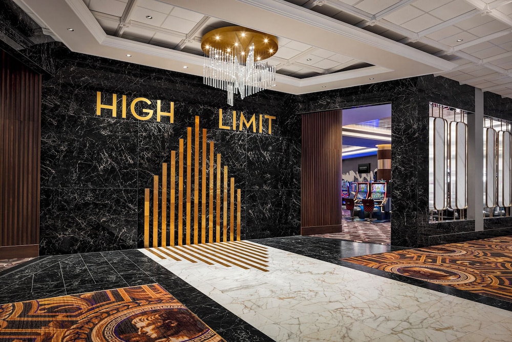Harrah's New Orleans Hotel & Casino - A Caesars Rewards Destination — Hotel building in New Orleans, Louisiana